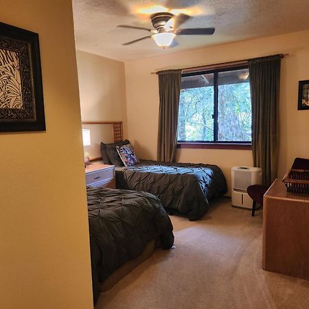Hale Mauna Loa Upper Level With Shared Hot Tub 볼케이노 외부 사진